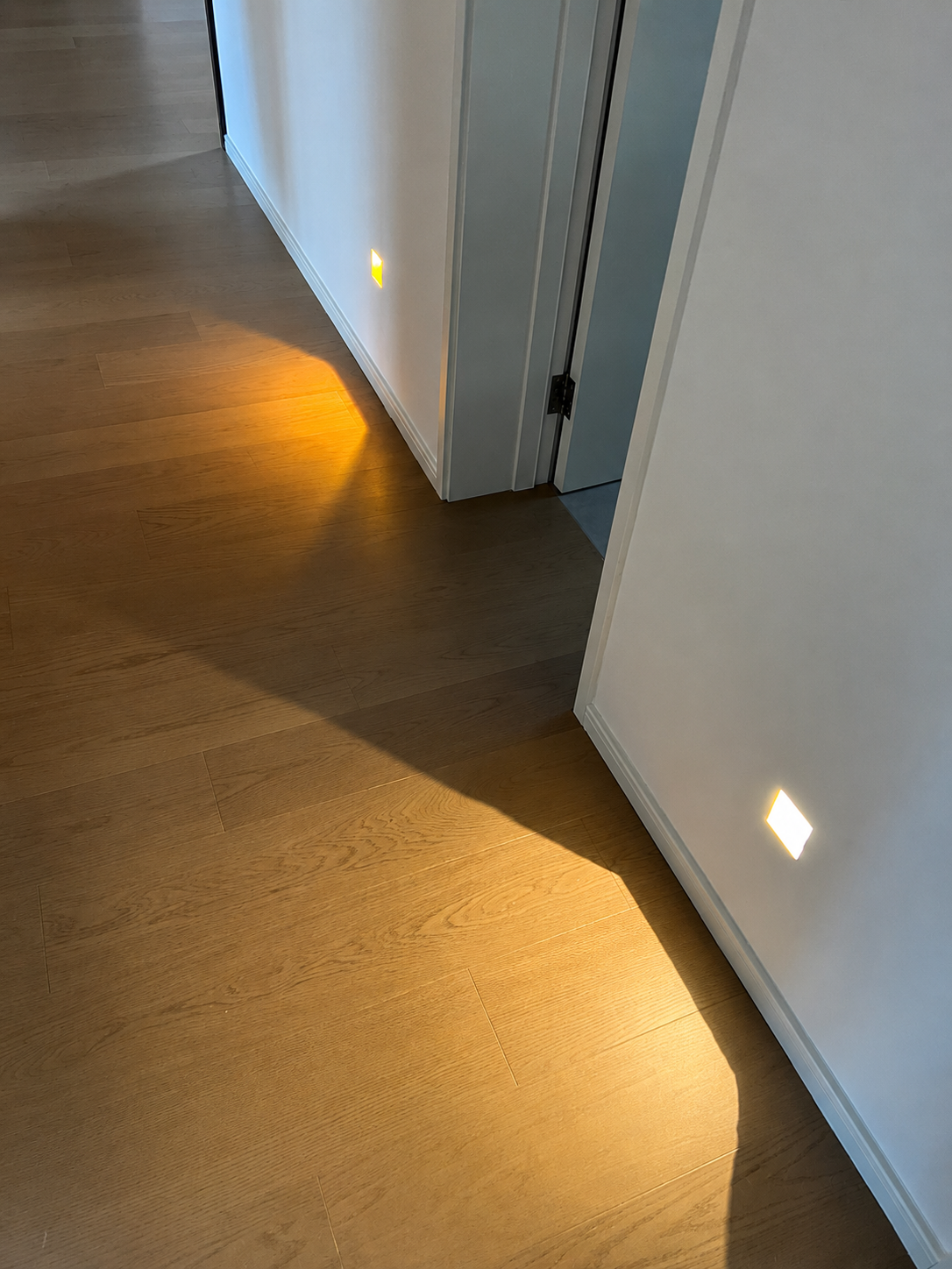 Nordic Frameless Stairs LED Sensor Wall Light real product photo 1