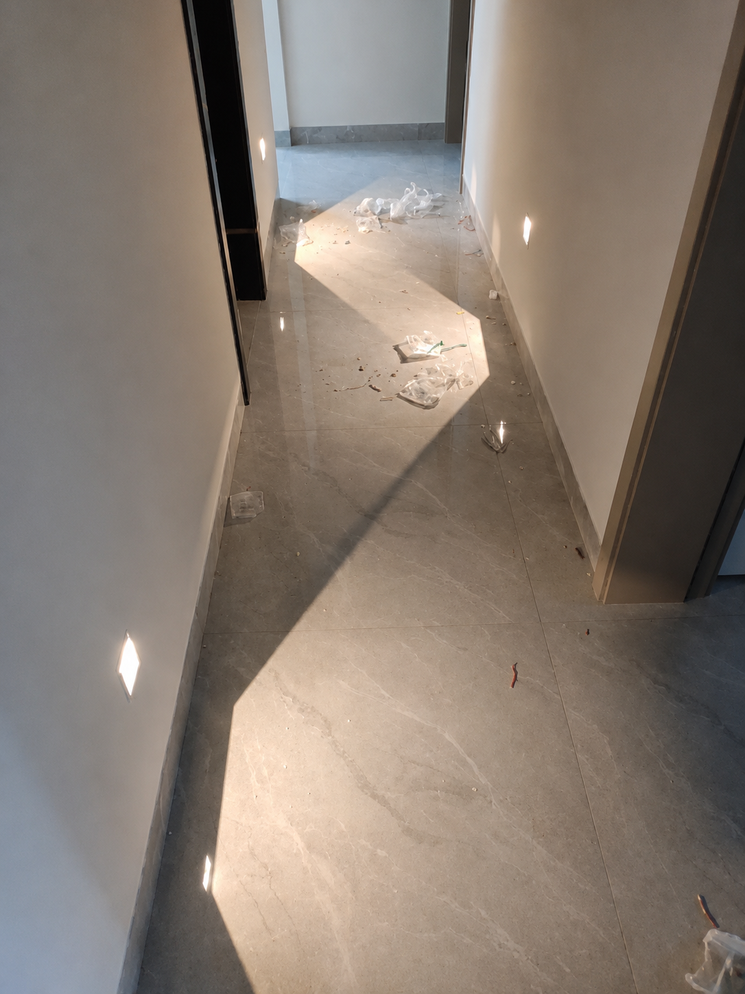 Nordic Frameless Stairs LED Sensor Wall Light real product photo 2