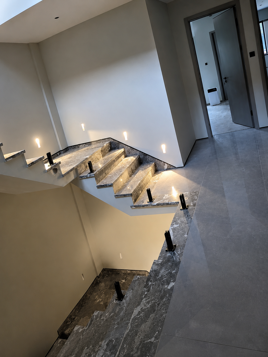 Nordic Frameless Stairs LED Sensor Wall Light real product photo 5