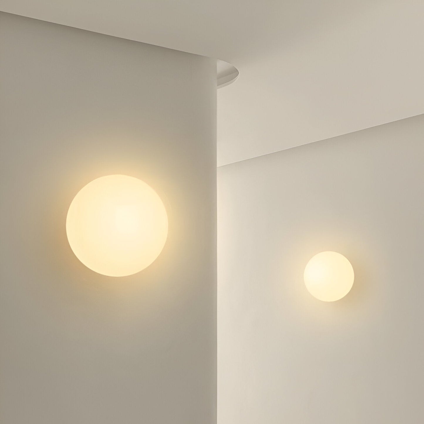 Dioscuri Minimalist Round Glass Wall Light